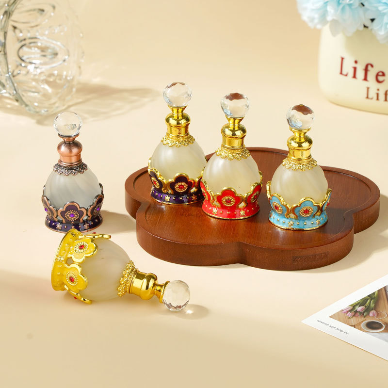 Home Fragrance Dubai - زجاجة عطر معدنية زجاجية بتصميم عربي